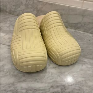 Bottega Veneta slide mules
